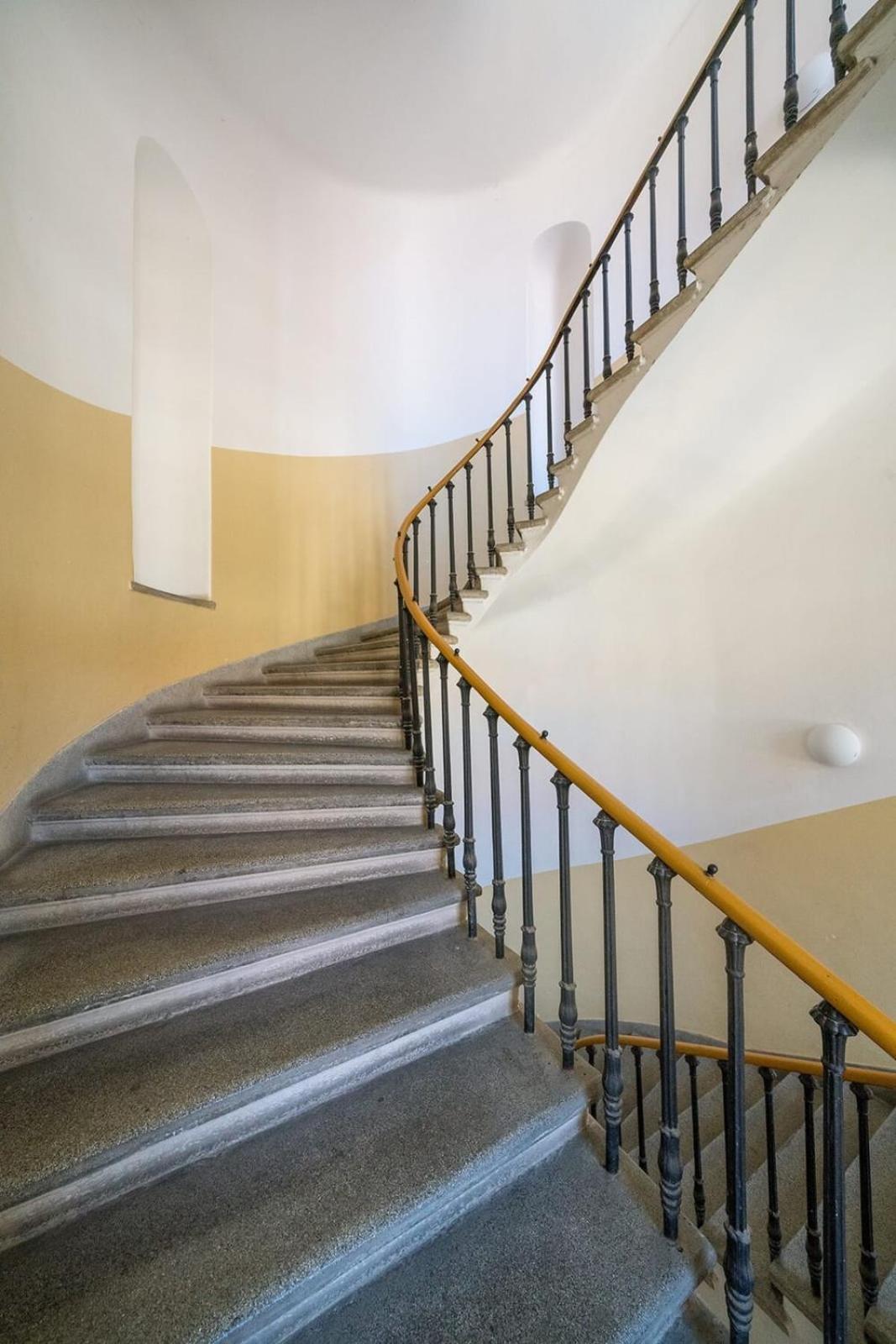 Quiet City Center Apartment In Hip & Foodie Area Prague Exterior photo
