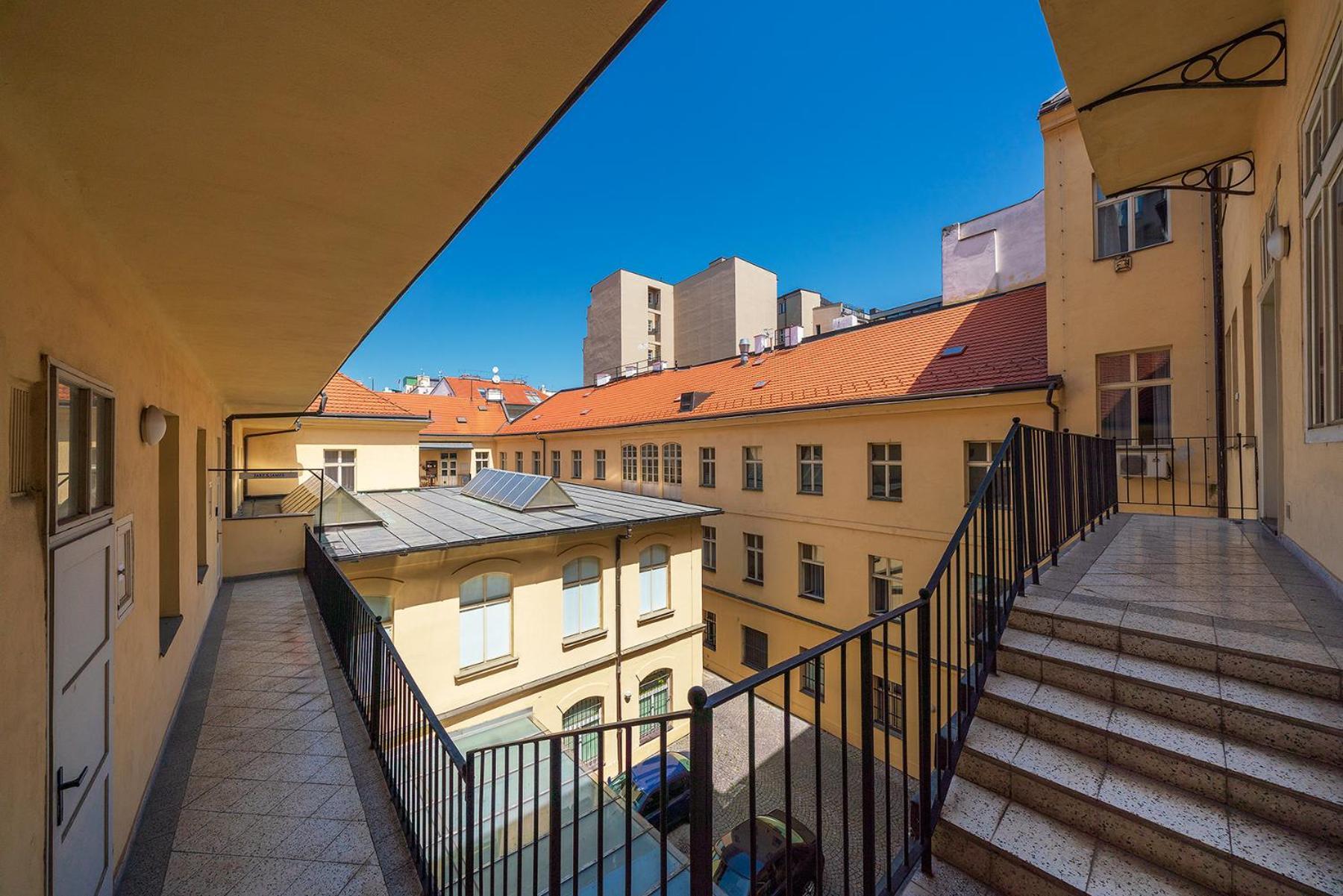 Quiet City Center Apartment In Hip & Foodie Area Prague Exterior photo